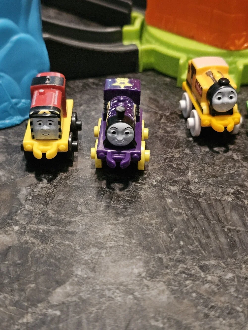 Thomas and Friends Minis Boost 'N Blast Stunt 12 Mini Trains Incomplete Works!